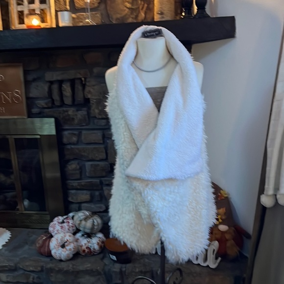 NWT Sherpa lined‎ Vest - Picture 1 of 3
